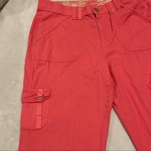 Gloria Vanderbilt coral color cargo capris